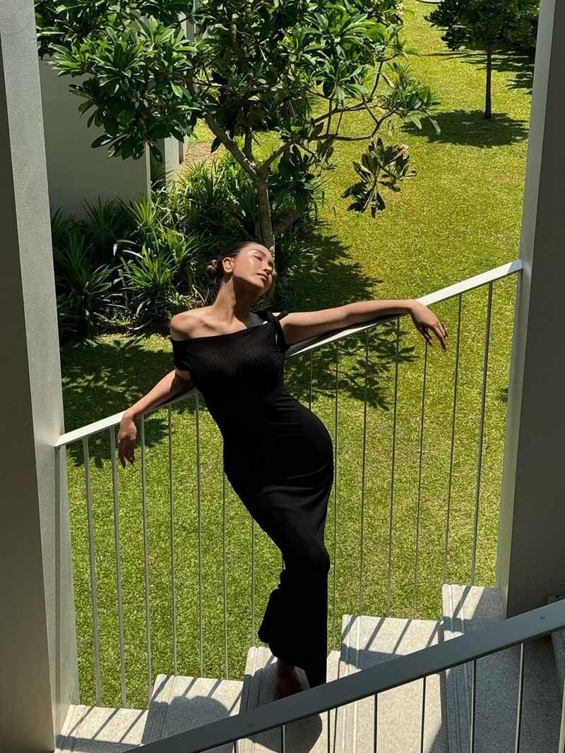 Lunira - Chic Twisted Maxi Dress – Flattering Asymmetrical Design-Dresses-Auvien & Co